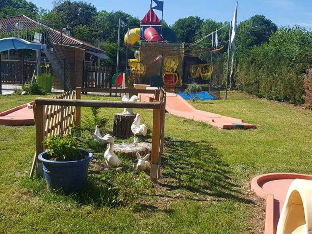 Camping Les Chalets sur la Dordogne  Girac